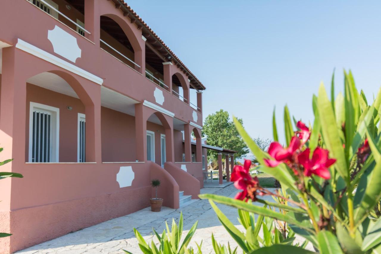 Melador Beachfront Apartments กาวอส ภายนอก รูปภาพ