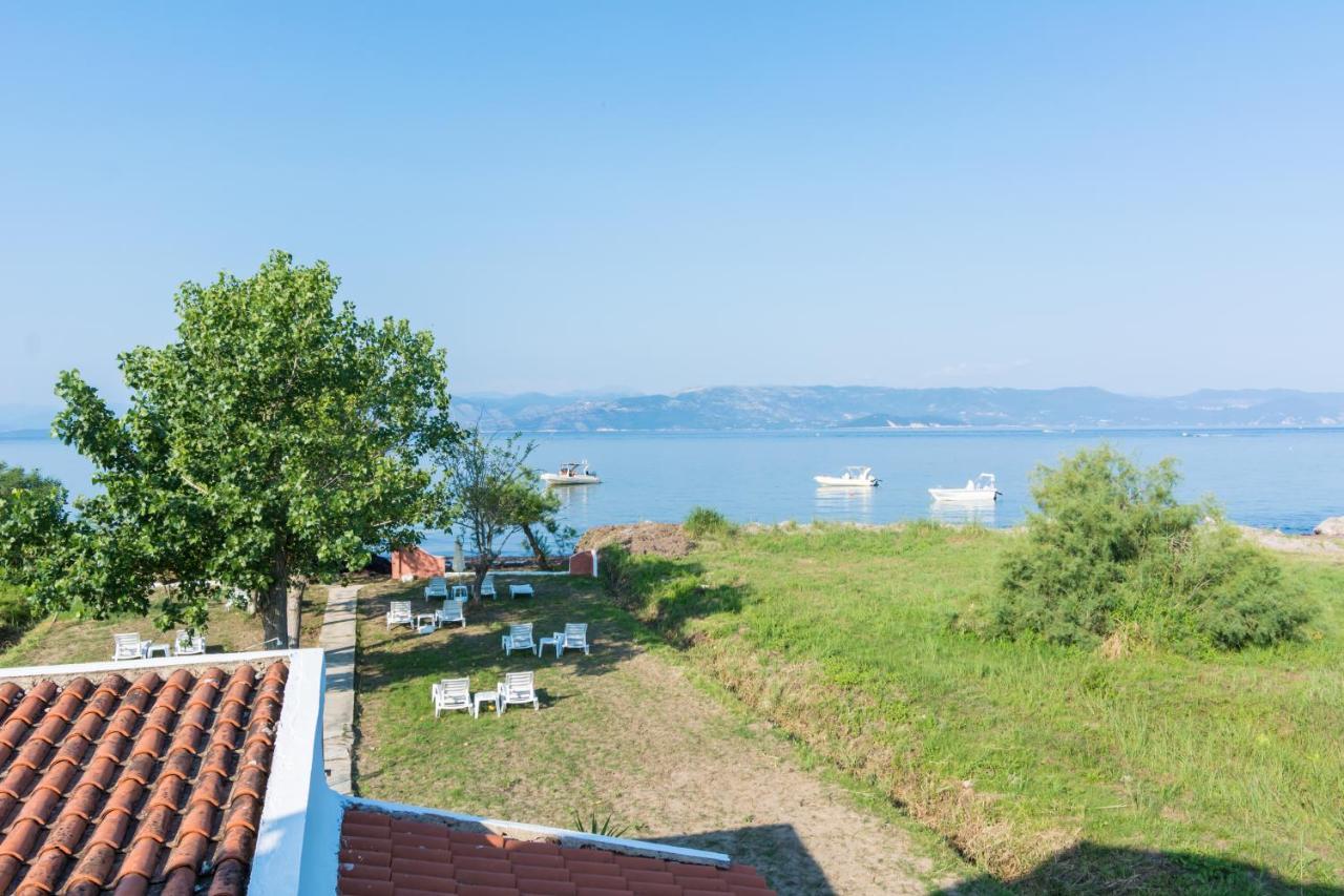 Melador Beachfront Apartments กาวอส ภายนอก รูปภาพ