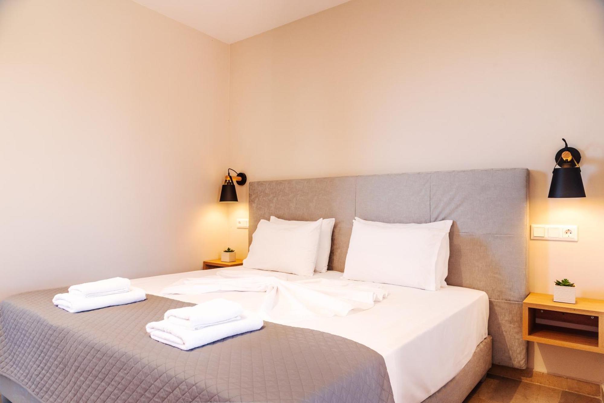 Melador Beachfront Apartments กาวอส ภายนอก รูปภาพ