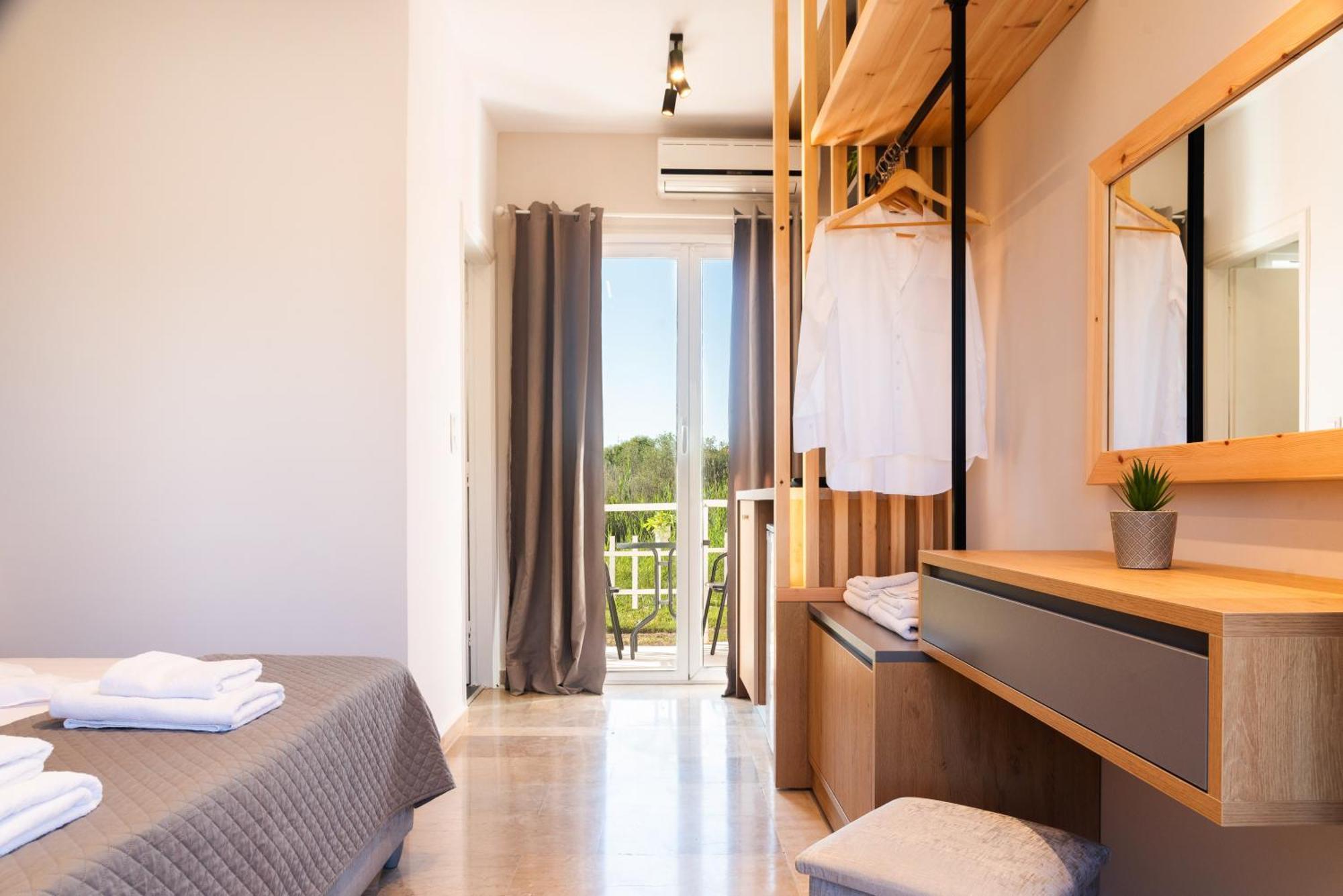 Melador Beachfront Apartments กาวอส ภายนอก รูปภาพ